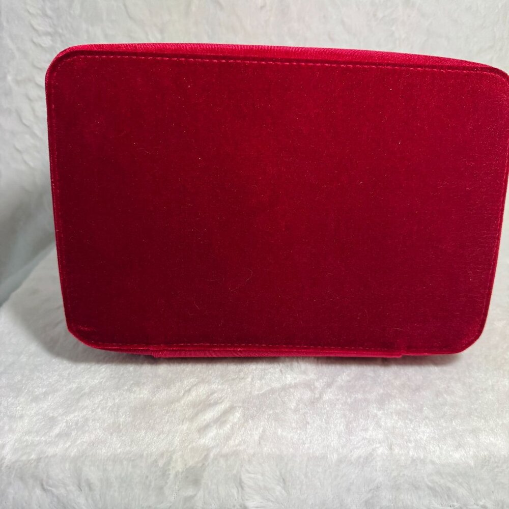 New 2024 Estee Lauder Red Velvet Soft Make-Up Case w Bow 2 Compartments - Picture 4 of 10